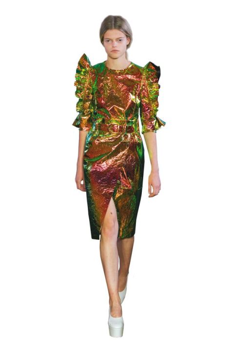 Look Anni 80 23 Outfit Glam Dalle Sfilate Per La Primavera Estate 2017. Vestireste Ancora Cosu00ec? Look Anni 80 23 Outfit Glam Dalle Sfilate Per La Primavera Estate 2017. Vestireste Ancora Cosu00ec?
